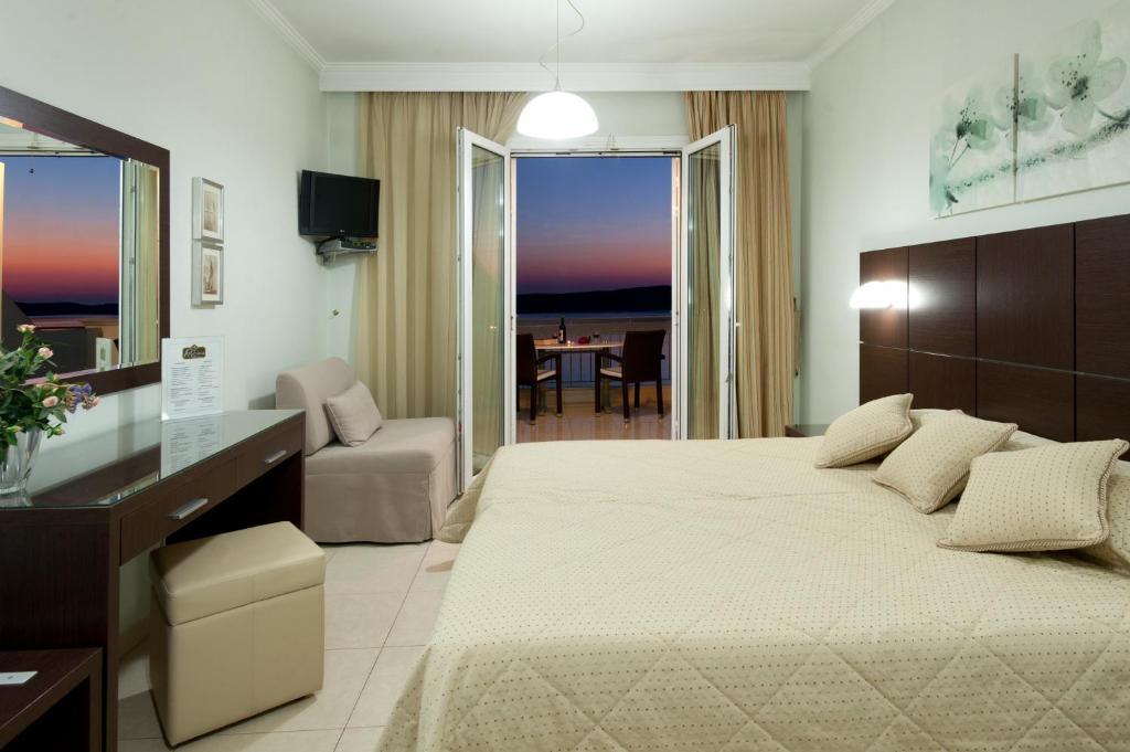 Hotel Anezina Pylos Esterno foto